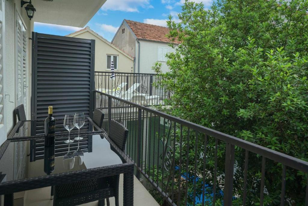 Heritage Residence In Center With Pool- Apartments Βόντιτσε Δωμάτιο φωτογραφία